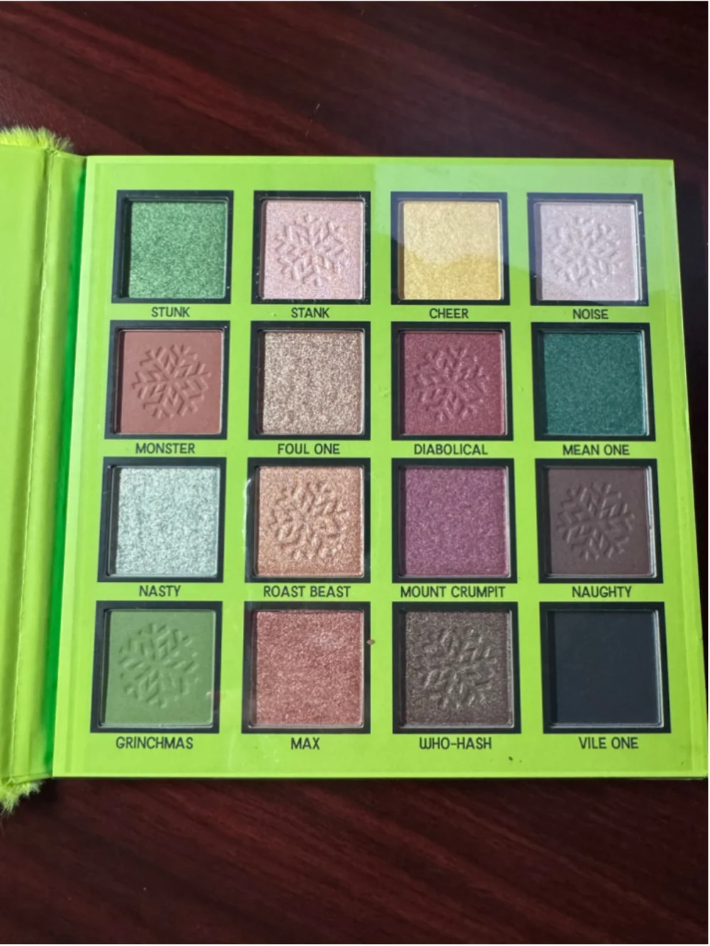 The Grinch Faux Fur 16 Color Eyeshadow Palette Mirror